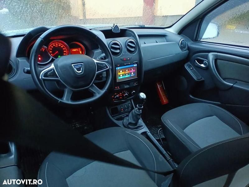Second-hand Dacia Duster Prestige 125 CP (91 kW) 2017 Culoarealb SUV