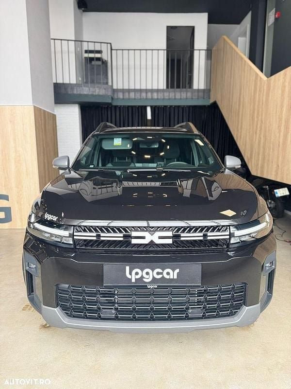 Culoarenegru Utilizat 2025 Dacia Bigster Journey SUV | 30.250 EUR - Imagine 1/4