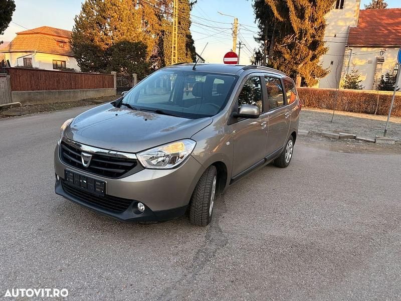 Second-hand Dacia Lodgy Lauréate 110 CP (80 kW) 2015 Culoarebej Monovolum