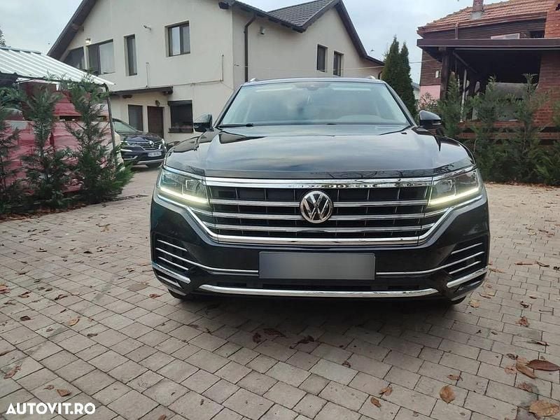 Culoarenegru Utilizat 2019 VW Touareg Elegance SUV | 34.500 EUR (Super Preț) - Imagine 1/4