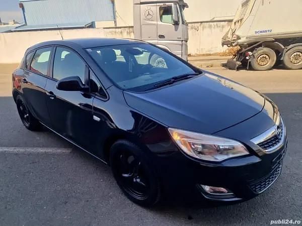 Second-hand Opel Astra 100 CP (73 kW) 2013 Berlinǎ