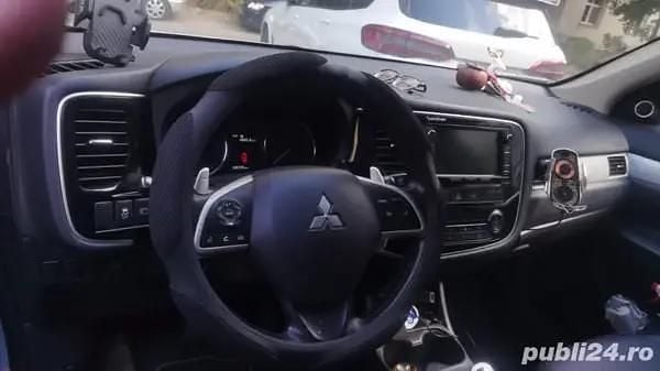 Second-hand Mitsubishi Outlander P-HEV 190 CP (139 kW) 2015 SUV