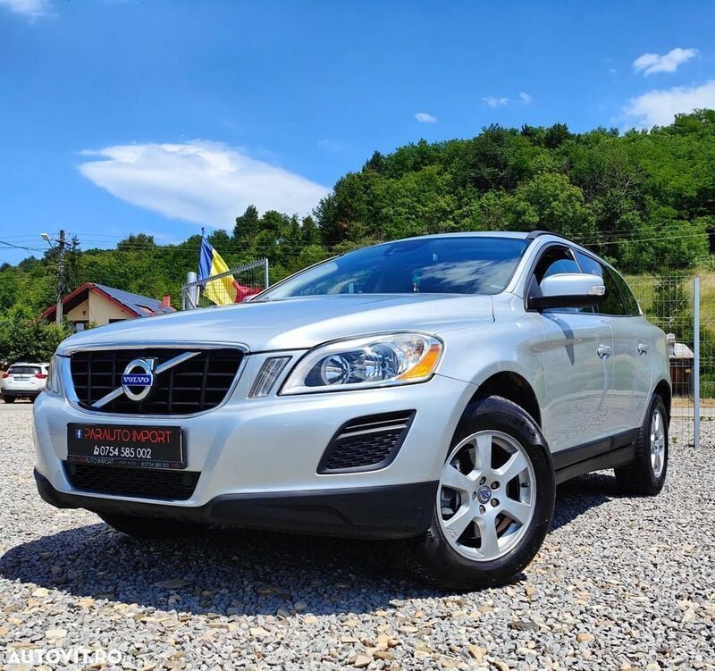 Gri Utilizat 2013 Volvo XC60 Kinetic SUV | 10.390 EUR (Preț bun) - Imagine 1/4