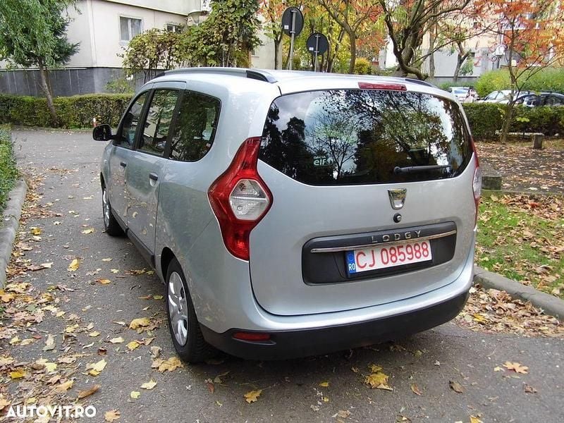 Culoareargint Utilizat 2020 Dacia Lodgy Monovolum | 8.300 EUR (Preț bun) - Imagine 1/4
