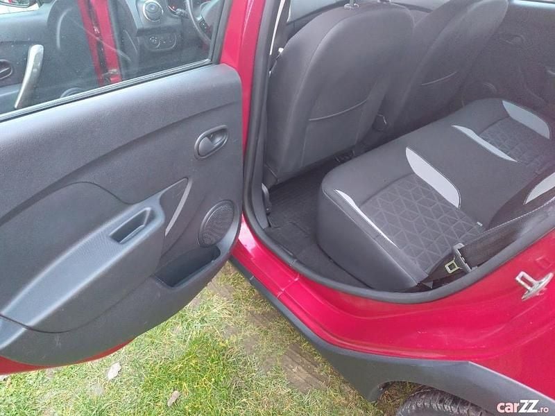 Second-hand Dacia Sandero Prestige 90 CP (66 kW) 2015 Culoarerosu Berlinǎ