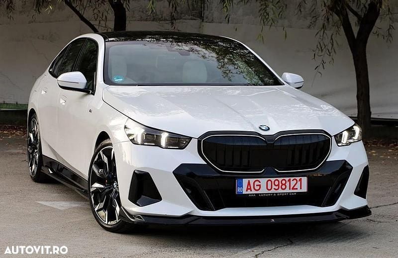 Culoarealb Utilizat 2024 BMW 520 Comfort Edition Berlinǎ | 64.999 EUR - Imagine 1/4