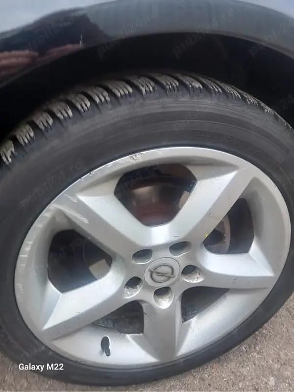 Second-hand Opel Astra 120 CP (88 kW) 2008 Negru Hatchback