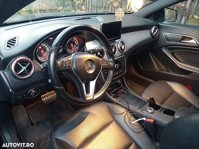 Culoarenegru Utilizat 2013 Mercedes CLA220 Berlinǎ | 13.500 EUR - Imagine 1/4