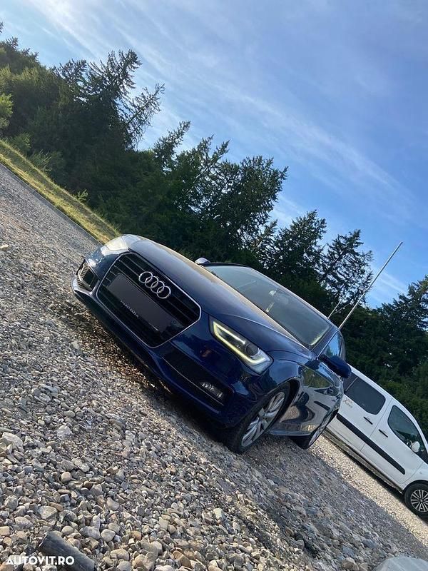 Culoarealbastru Utilizat 2014 Audi A4 Sport Berlinǎ | 13.000 EUR (Scump) - Imagine 1/4