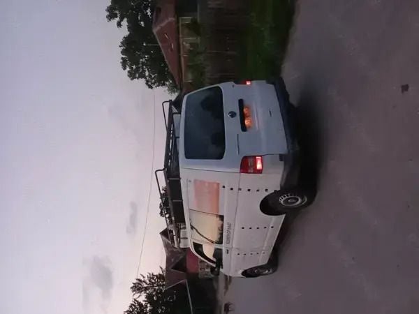 Utilizat 2005 VW T5 Van | 4.100 EUR (Super Preț) - Imagine 1/4