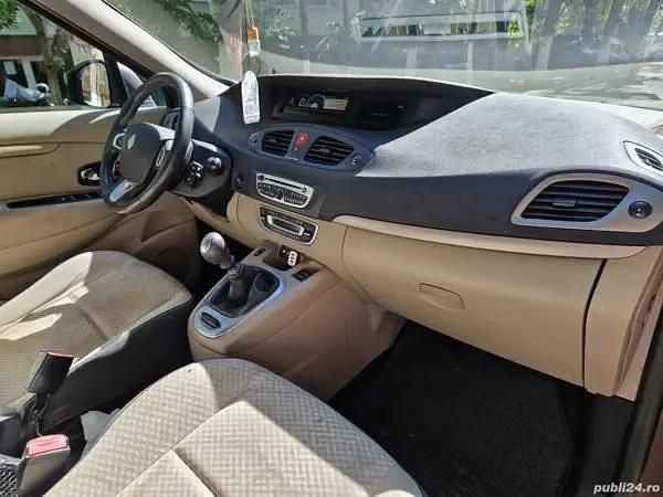Utilizat 2011 Renault Scénic III Monovolum | 3.400 EUR (Preț OK) - Imagine 1/4