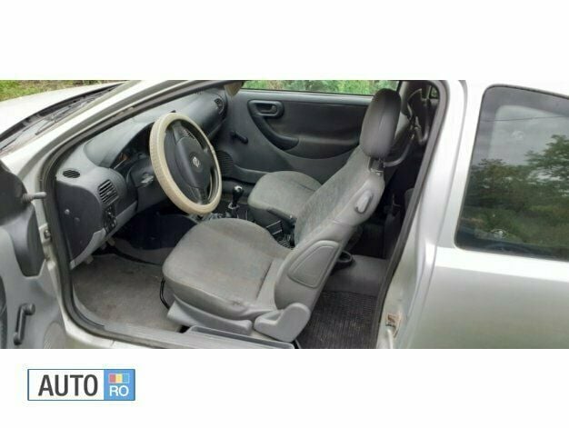 Gri Utilizat 2002 Opel Corsa Hatchback | 1.200 EUR (Super Preț) - Imagine 1/4