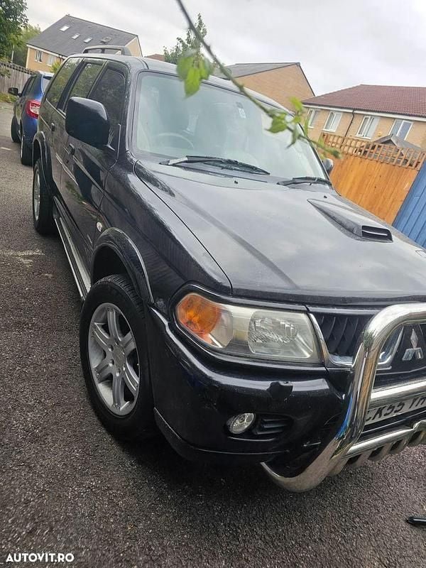 Culoarenegru Utilizat 2005 Mitsubishi Pajero Intense SUV | 4.500 EUR - Imagine 1/4