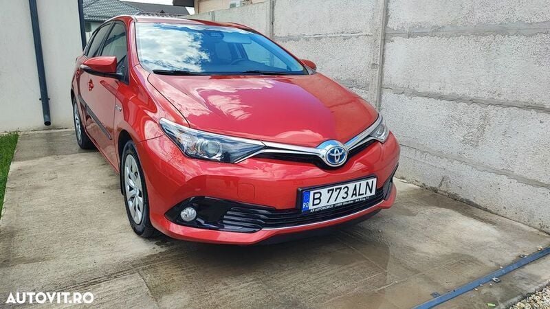 Rosu Utilizat 2016 Toyota Auris Hybrid Hatchback | 11.200 EUR (Preț OK) - Imagine 1/4