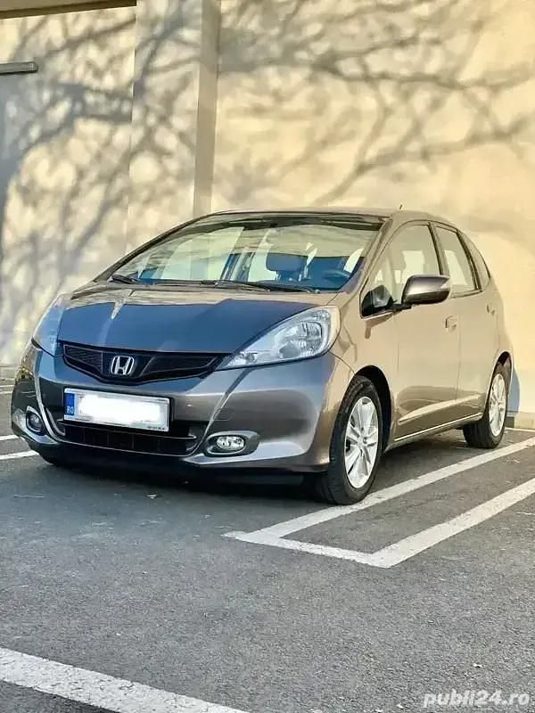 Second-hand Honda Jazz 101 CP (74 kW) 2014 Maro Hatchback