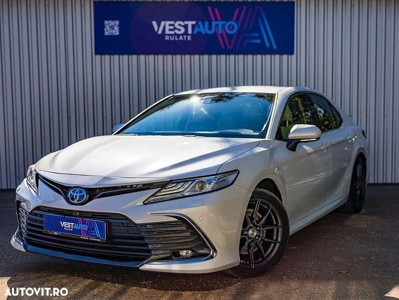 Culoarealb Utilizat 2022 Toyota Camry Berlinǎ | 31.990 EUR (Preț OK) - Imagine 1/4