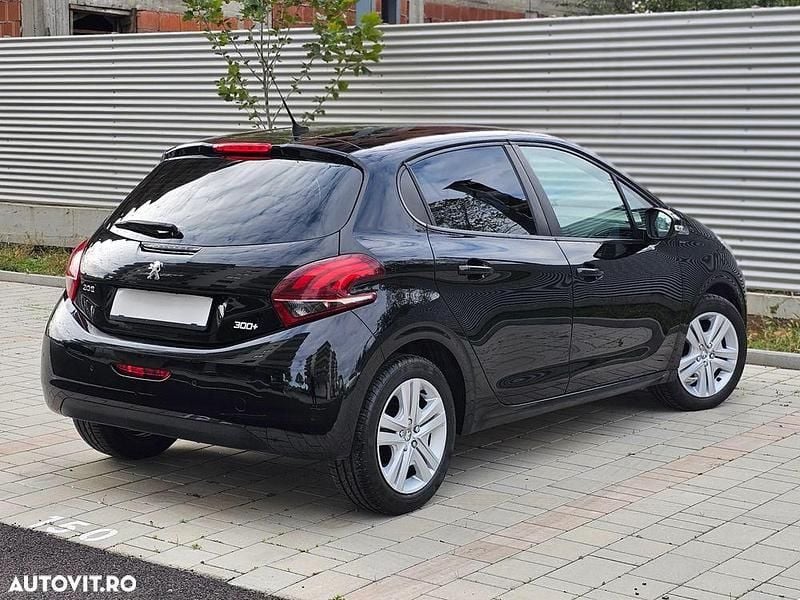 Second-hand Peugeot 208 Style 82 CP (60 kW) 2018 Culoarenegru Hatchback