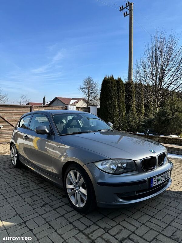 Gri Utilizat 2010 BMW 118 Hatchback | 3.800 EUR - Imagine 1/4