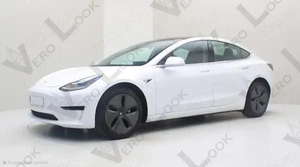 Second-hand Tesla Model 3 Standard Range 225 kW (306 CP) 2019 Alb Berlinǎ