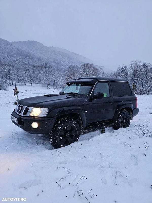 Culoarenegru Utilizat 2008 Nissan Patrol SUV | 17.900 EUR - Imagine 1/4