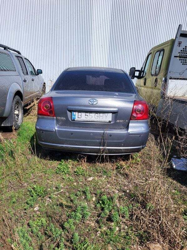Utilizat 2003 Toyota Avensis Berlinǎ | 2.000 EUR (Preț OK) - Imagine 1/4
