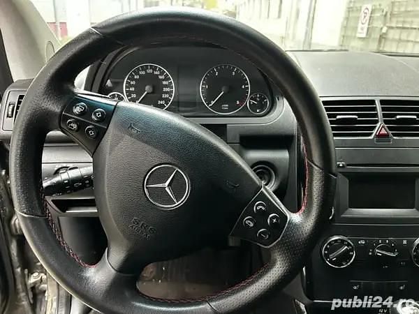 Second-hand Mercedes A200 115 CP (84 kW) 2012 Negru Hatchback