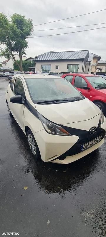 Second-hand Toyota Aygo 69 CP (50 kW) 2017 Culoarealb Hatchback