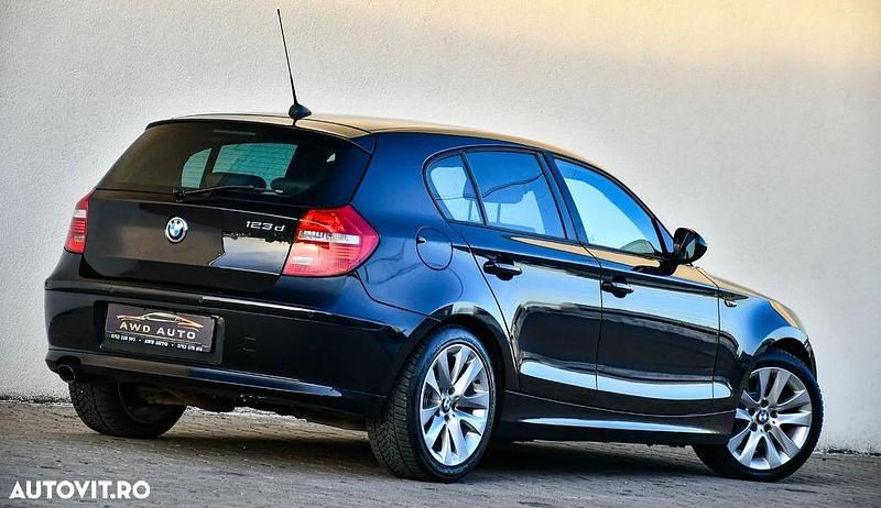 Second-hand BMW 123 Sport Line 204 CP (150 kW) 2010 Culoarenegru Hatchback