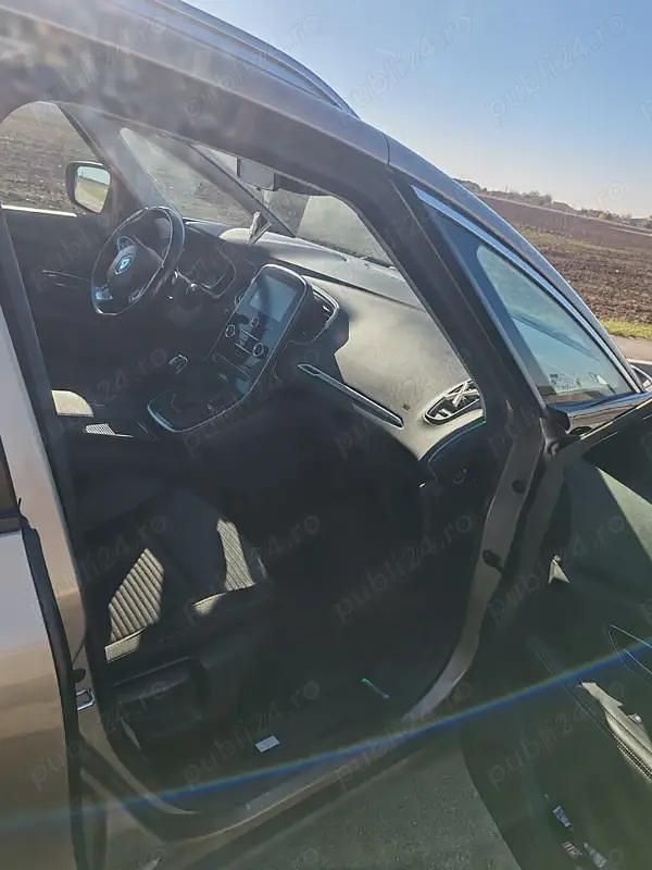 Second-hand Renault Grand Scénic IV 130 CP (95 kW) 2017 Maro Monovolum