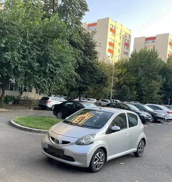Gri Utilizat 2007 Toyota Aygo Hatchback | 3.800 EUR - Imagine 1/4