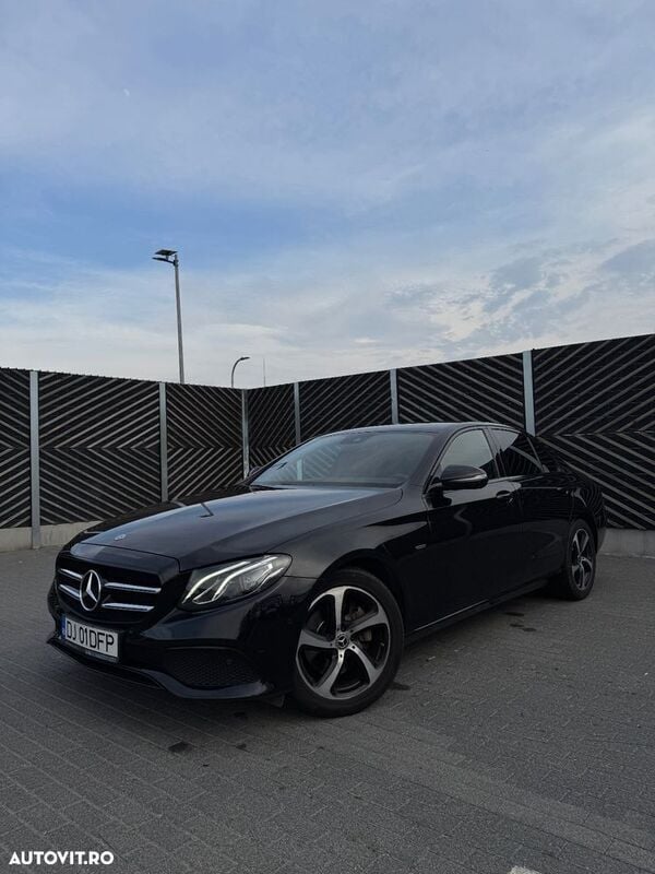 Negru Utilizat 2019 Mercedes E200 Berlinǎ | 29.999 EUR - Imagine 1/4
