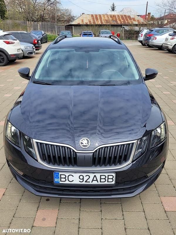 Culoarenegru Utilizat 2017 Skoda Octavia Ambition Break | 9.300 EUR (Super Preț) - Imagine 1/4