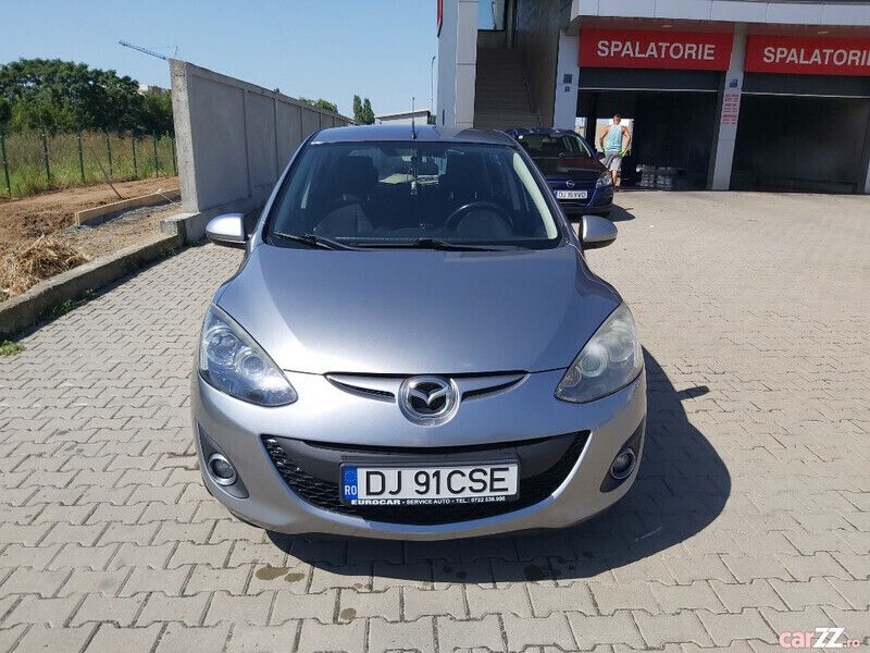 Argintiu Utilizat 2011 Mazda 2 Hatchback | 3.350 EUR - Imagine 1/4