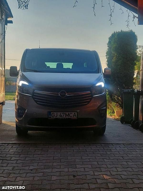 Culoaremaro Utilizat 2016 Opel Vivaro Van | 12.500 EUR (Preț OK) - Imagine 1/4