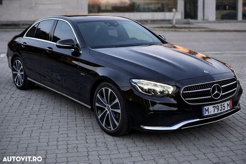 Culoarenegru Second-hand 2021 Mercedes E300 Avantgarde Berlinǎ | 28.650 EUR (Super Preț) - Imagine 1/4