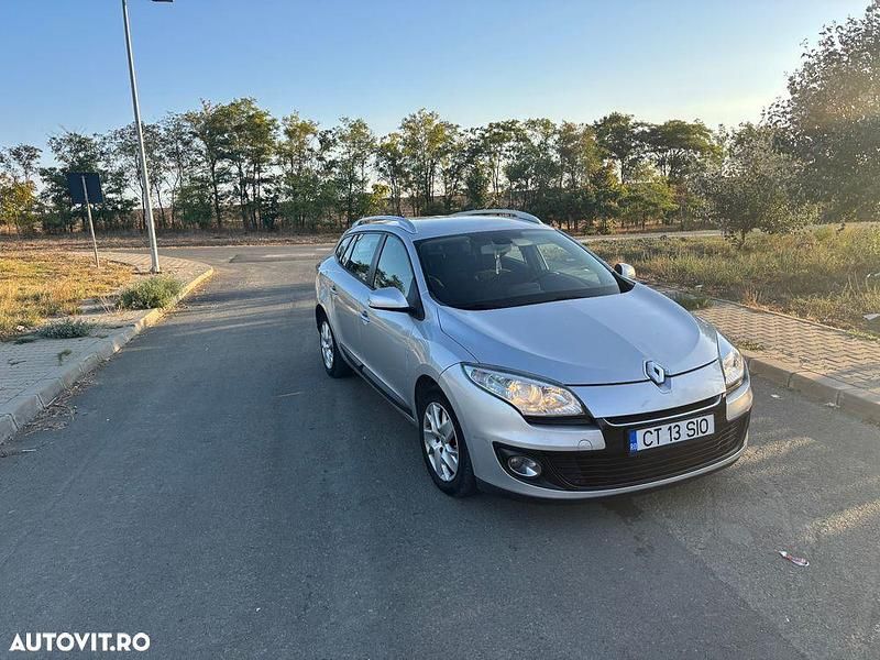 Culoareargint Utilizat 2012 Renault Mégane GrandTour Dynamique Break | 4.650 EUR (Preț OK) - Imagine 1/4