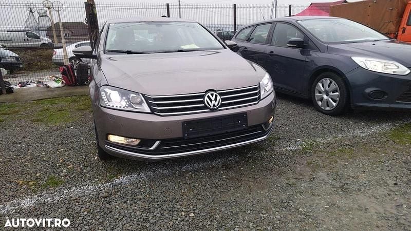 Culoaremaro Utilizat 2011 VW Passat Edition Berlinǎ | 6.450 EUR (Preț OK) - Imagine 1/4