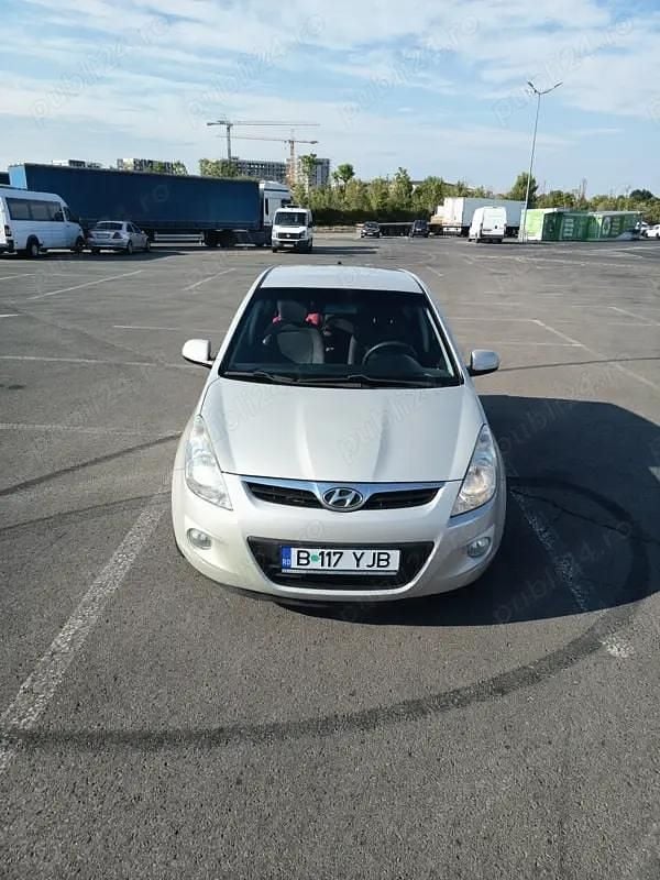 Gri Utilizat 2009 Hyundai i20 Hatchback | 3.100 EUR - Imagine 1/4