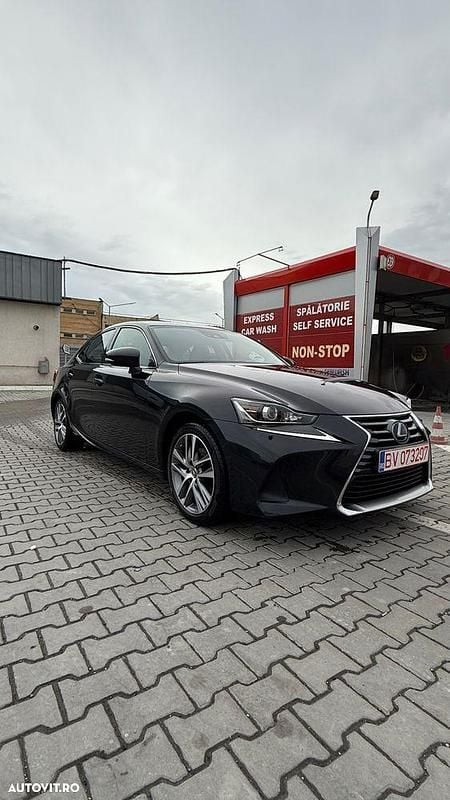 Culoarenegru Utilizat 2020 Lexus IS300h Luxury Line Berlinǎ | 28.490 EUR - Imagine 1/4