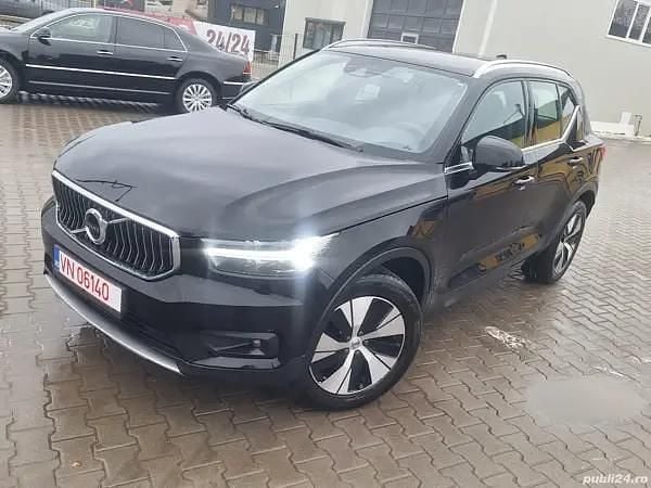 Negru Second-hand 2021 Volvo XC40 SUV | 18.000 EUR (Preț OK) - Imagine 1/4