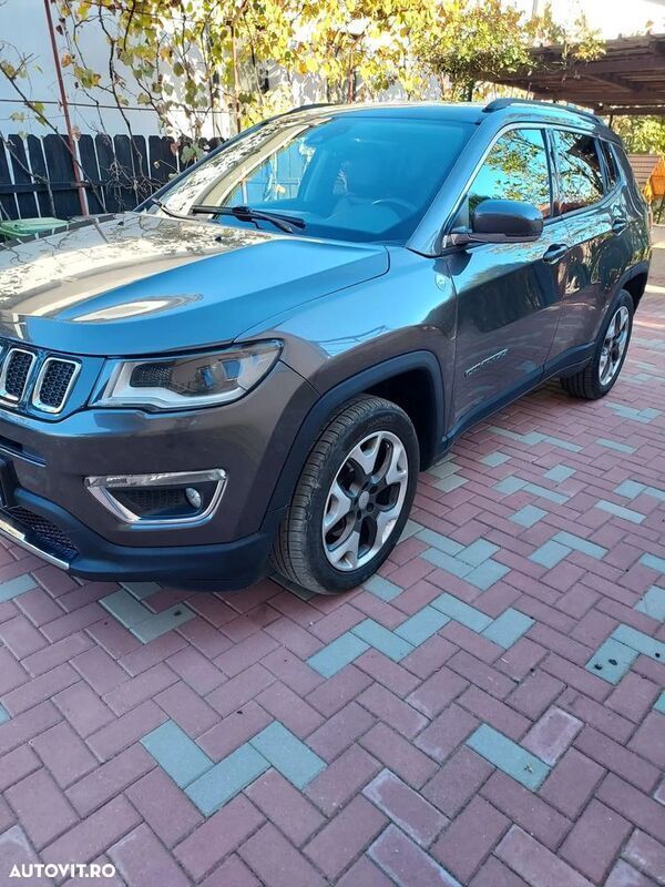 Gri Utilizat 2017 Jeep Compass Limited SUV | 14.000 EUR (Super Preț) - Imagine 1/4