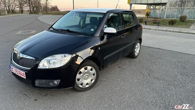 Negru Utilizat 2010 Skoda Fabia Hatchback | 3.400 EUR (Preț OK) - Imagine 1/4