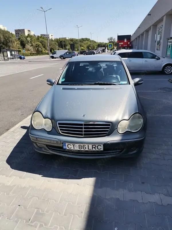 Albastru Utilizat 2005 Mercedes C200 Berlinǎ | 2.150 EUR (Preț bun) - Imagine 1/4