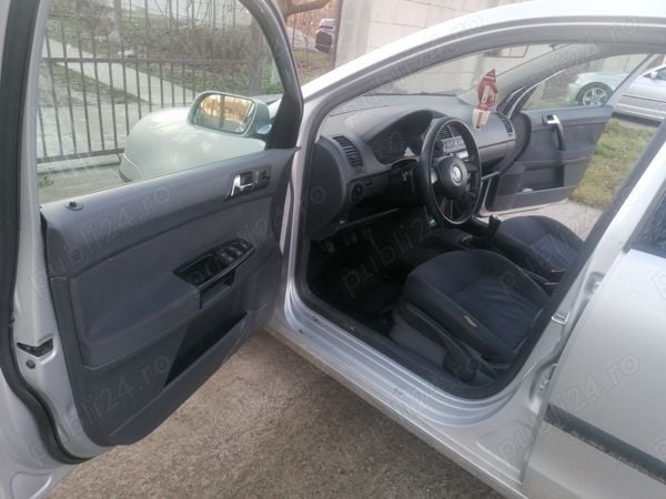 Gri Utilizat 2002 VW Polo Hatchback | 1.200 EUR (Preț OK) - Imagine 1/4