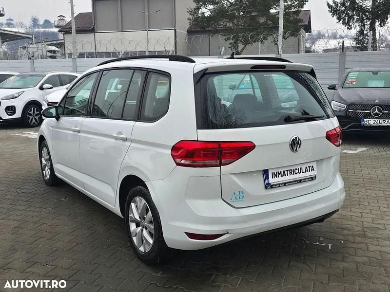 Second-hand VW Touran Comfortline 115 CP (84 kW) 2017 Culoarealb Monovolum