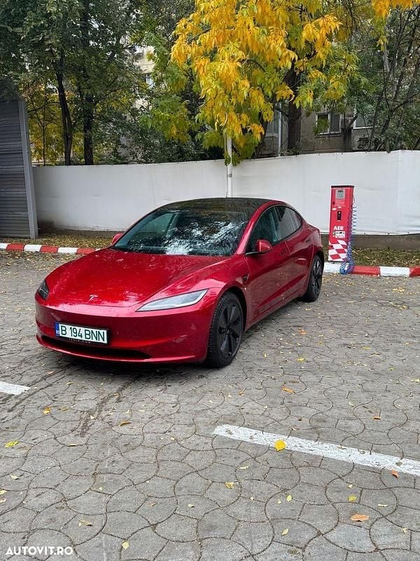 Culoarerosu Utilizat 2023 Tesla Model 3 Long Range AWD Berlinǎ | 39.500 EUR (Scump) - Imagine 1/4