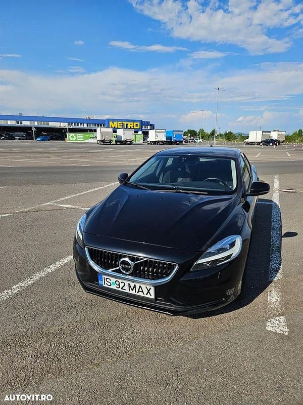 Culoarenegru Utilizat 2016 Volvo V40 Break | 8.500 EUR (Preț OK) - Imagine 1/4