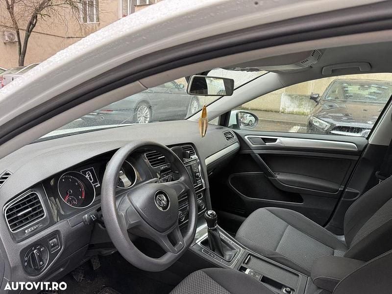 Second-hand VW Golf VII Trendline 85 CP (62 kW) 2018 Culoarealb Hatchback