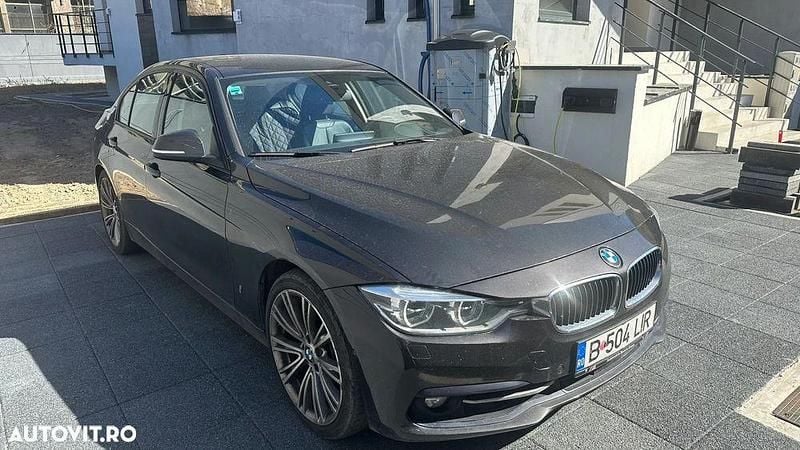 Second-hand BMW 330e iPerformance 252 CP (185 kW) 2016 Culoaremaro Berlinǎ