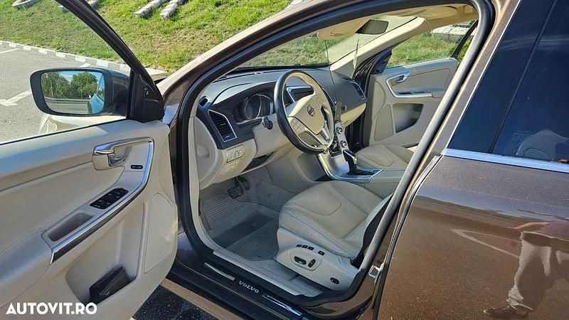 Culoaremaro Utilizat 2016 Volvo XC60 SUV | 15.900 EUR (Super Preț) - Imagine 1/4